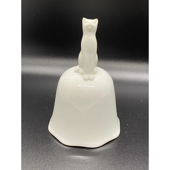 VINTAGE CROWNING TOUCH JAPAN PORCELAIN BELL WHITE BISQUE CAT HANDLE, ORIG LABEL - Picture 3 of 10